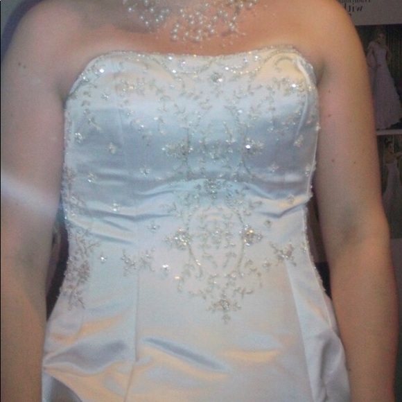 GUC Alfred Angelo Bridal gown - Picture 2 of 5